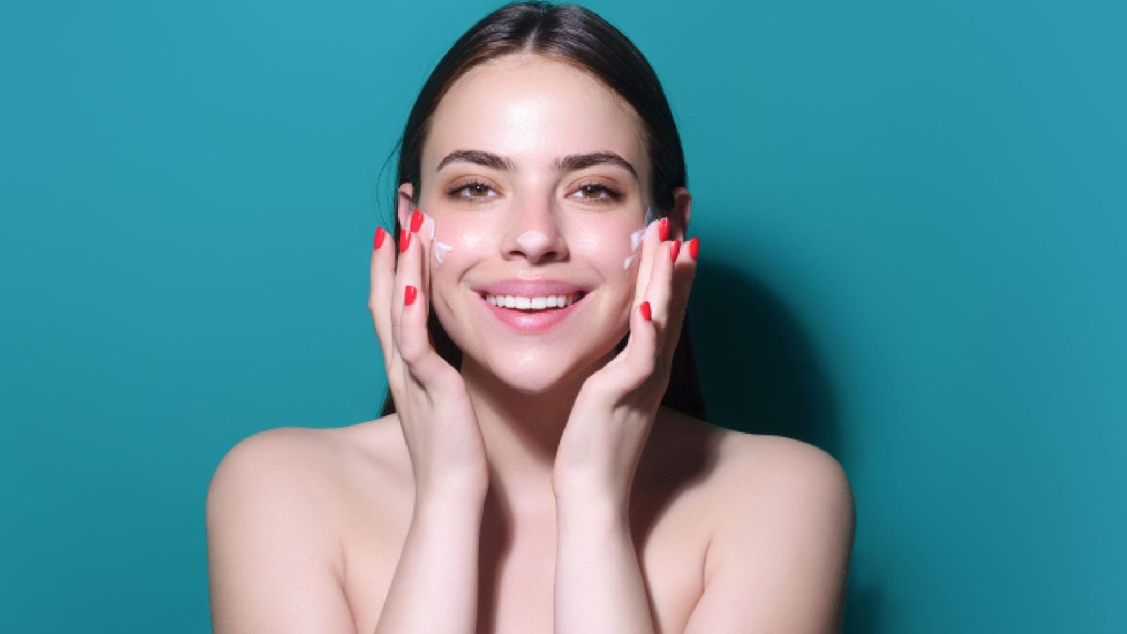 পরিষ্কার ত্বকের জন্য সকালের 7টি সেরা Detox Water Recipe | ডিটক্স ওয়াটার রেসিপি 1 সুন্দর ত্বকের মহিলা